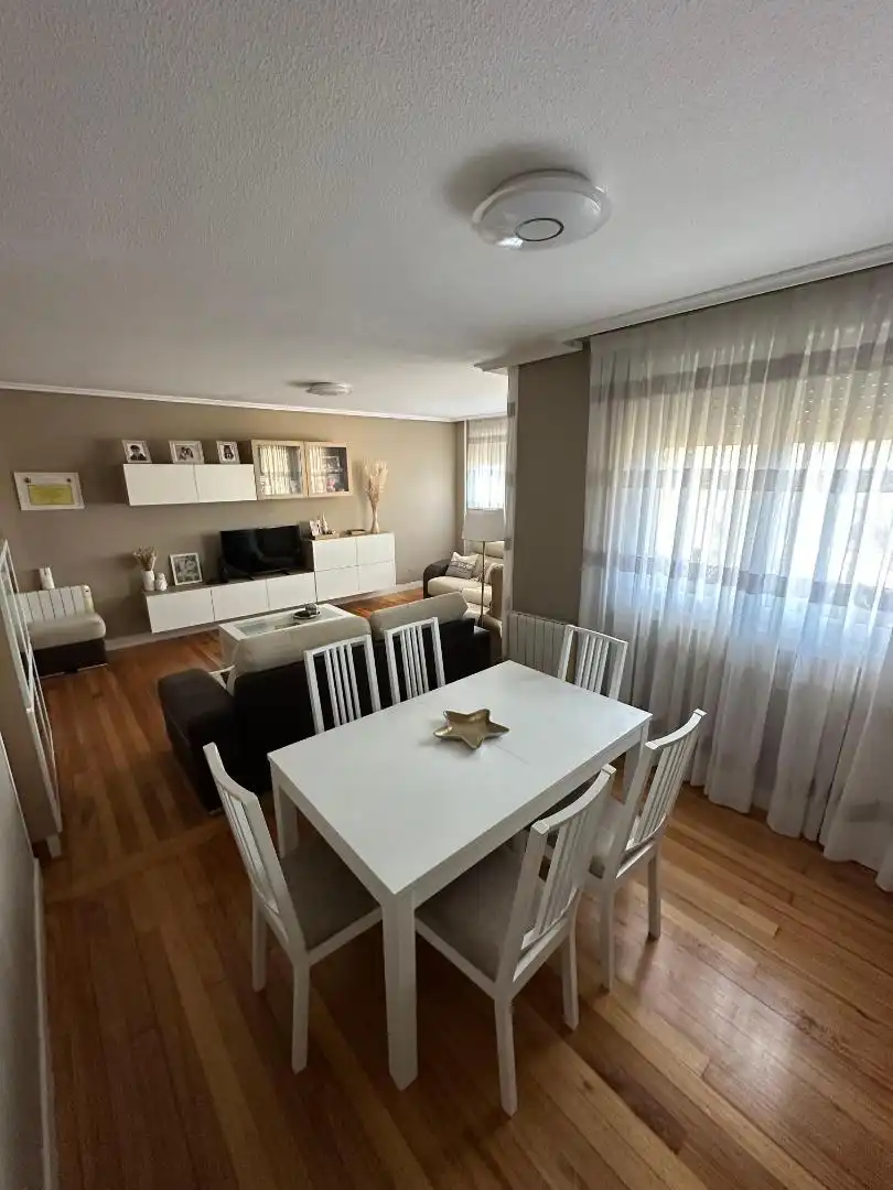 Wohnung zum Verkauf in Avenida Cantabria, 24, Torrelavega Wohnzimmer von Wohnung zum Verkauf in Torrelavega mit Balkon
