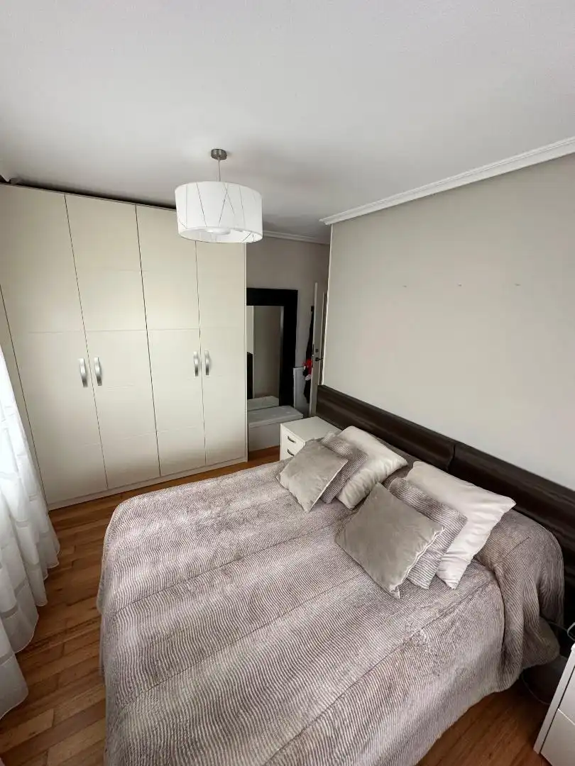 Wohnung zum Verkauf in Avenida Cantabria, 24, Torrelavega Schlafzimmer von Wohnung zum Verkauf in Torrelavega mit Balkon