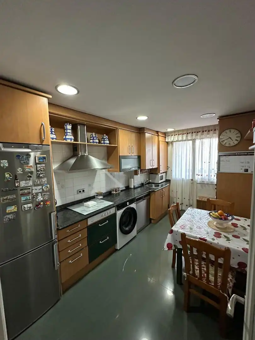 Wohnung zum Verkauf in Avenida Cantabria, 24, Torrelavega Küche von Wohnung zum Verkauf in Torrelavega mit Balkon
