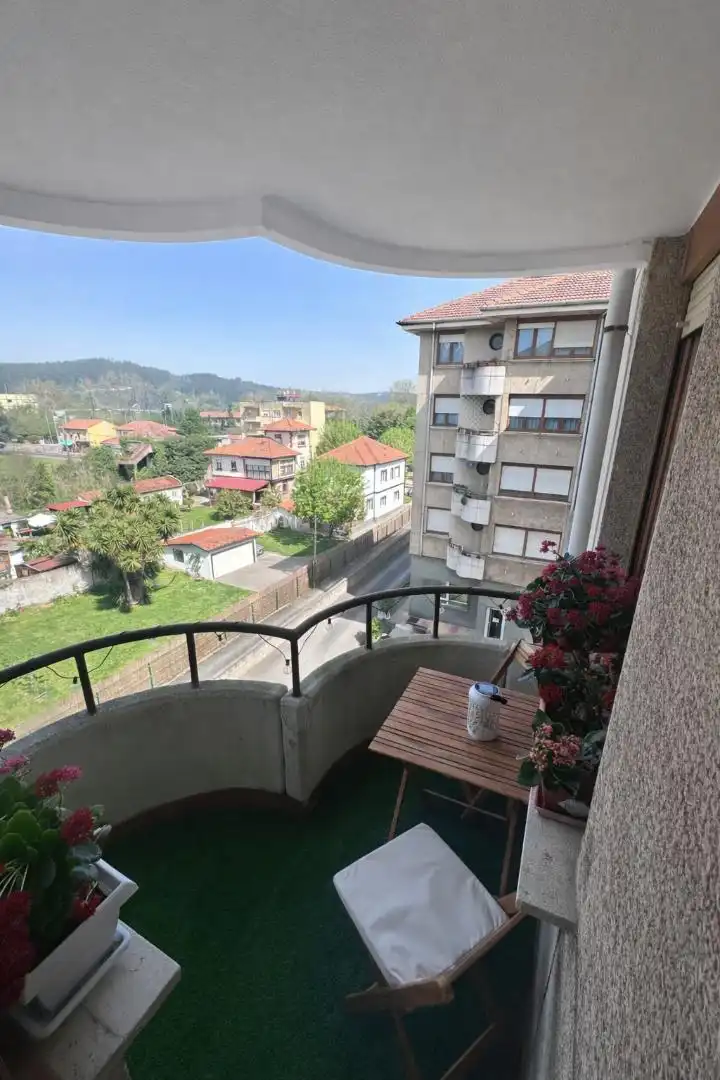 Wohnung zum Verkauf in Avenida Cantabria, 24, Torrelavega Terrasse von Wohnung zum Verkauf in Torrelavega mit Balkon