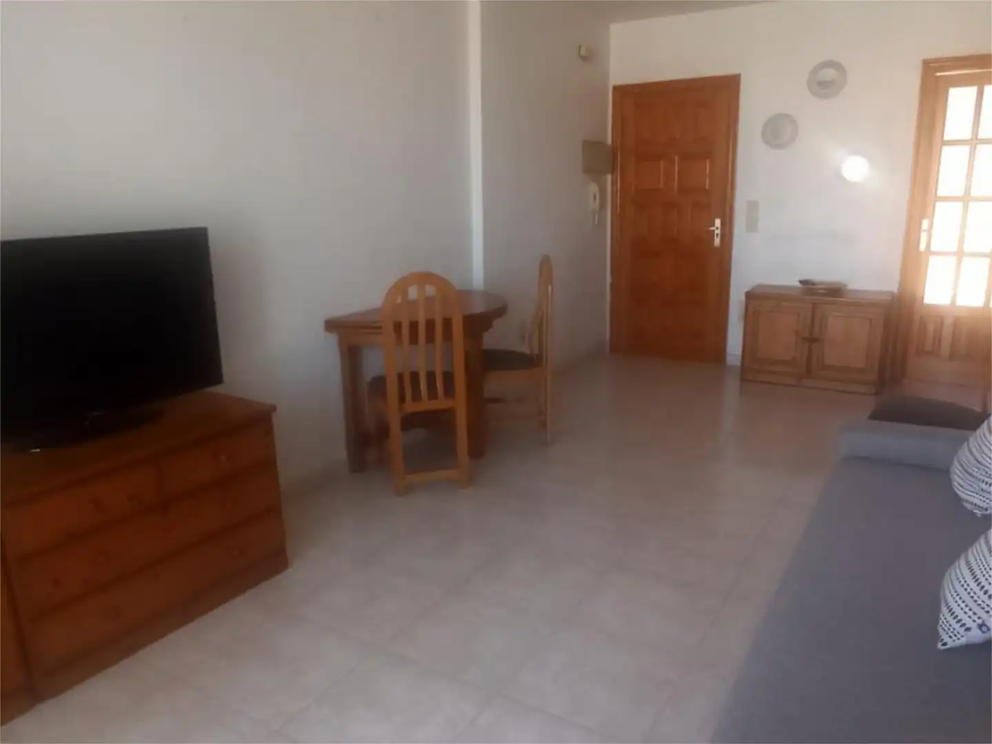 Piso de alquiler en Passeig de la Goleta, 42, Tavernes de la Valldigna Sala de estar de Piso de alquiler en Tavernes de la Valldigna con Aire acondicionado, Terraza y Piscina