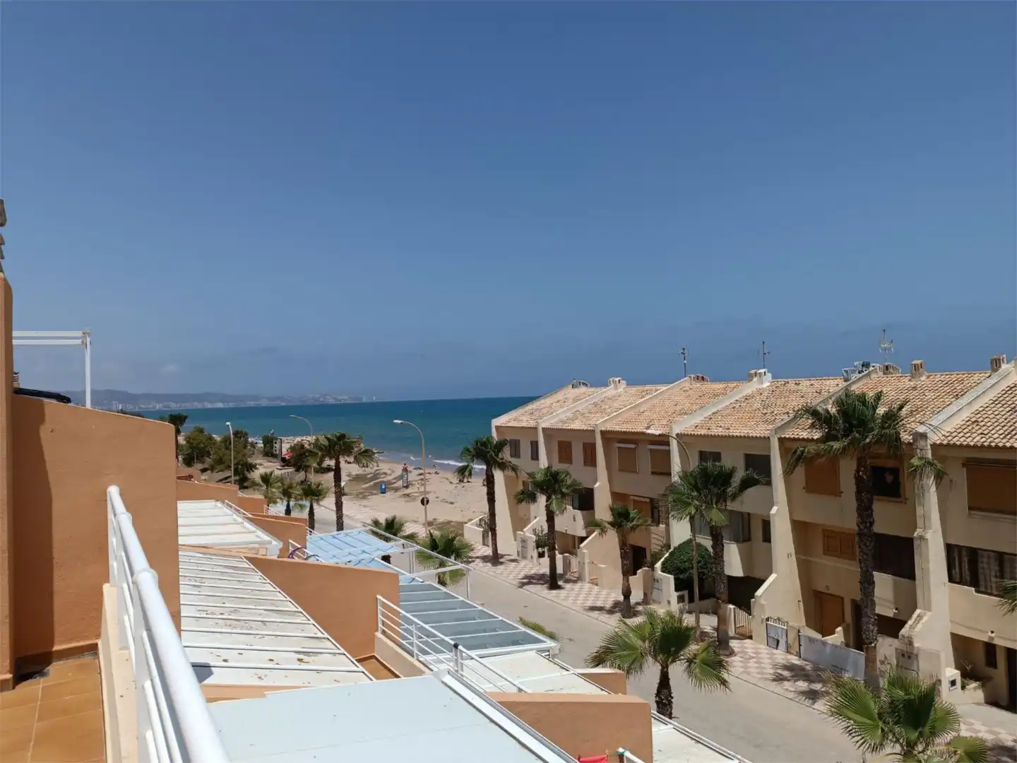 Piso de alquiler en Passeig de la Goleta, 42, Tavernes de la Valldigna Vista exterior de Piso de alquiler en Tavernes de la Valldigna con Aire acondicionado, Terraza y Piscina