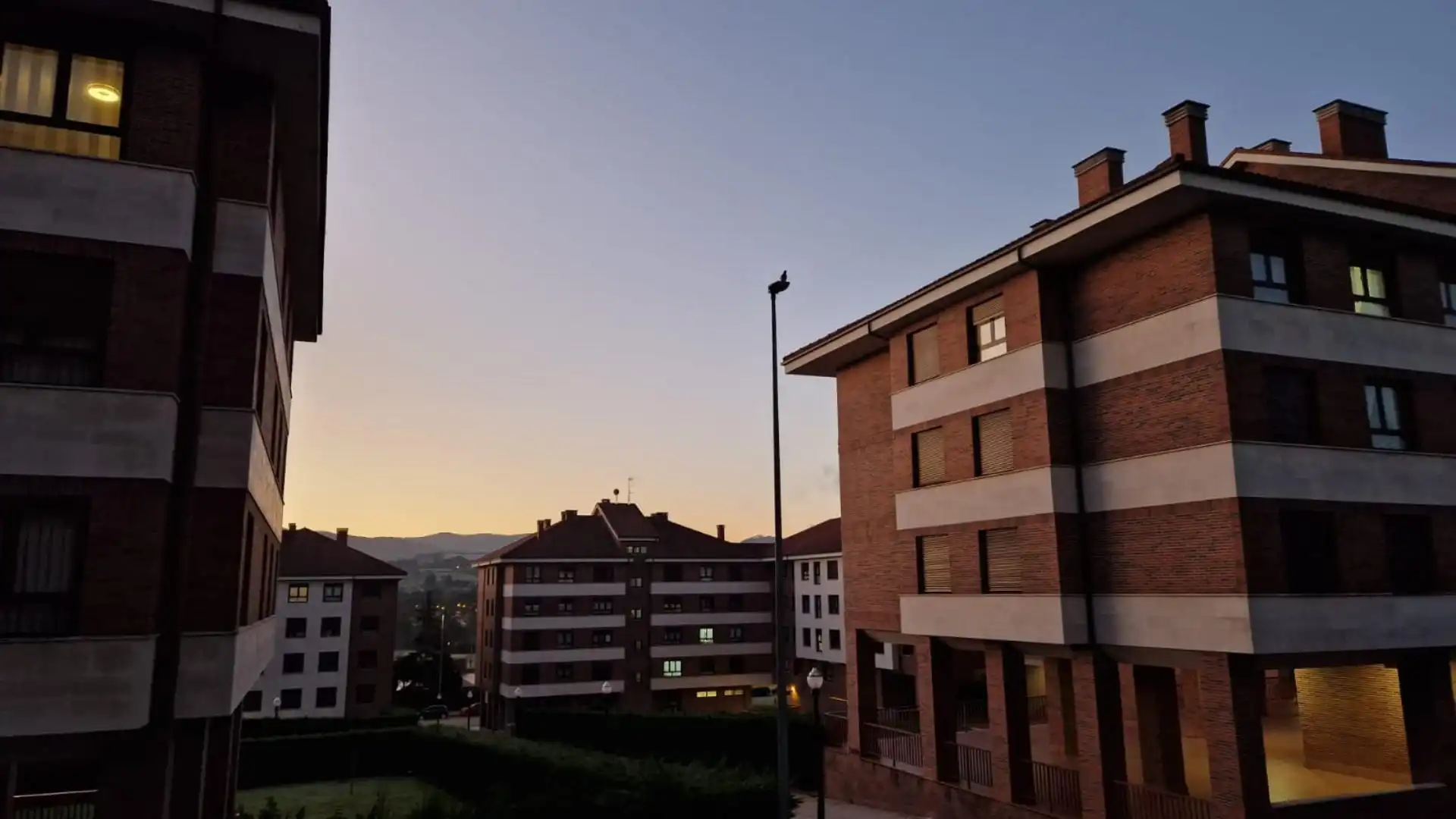 Vista exterior de Piso en venta en Gijón  con Calefacción, Jardín privado y Parquet