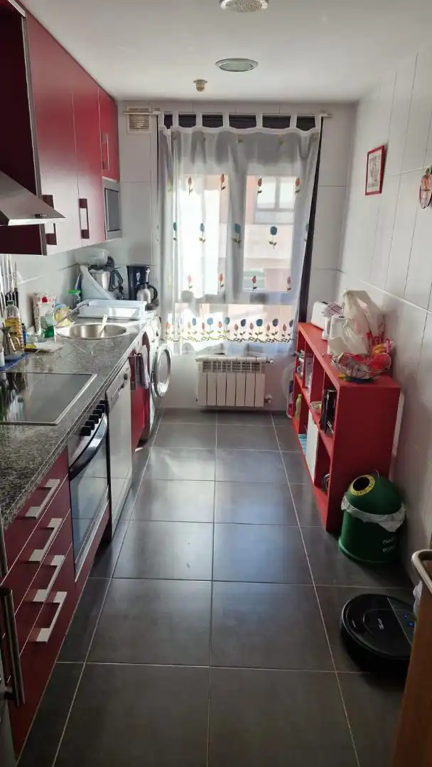 Pis en venda a Calle de Albuquerque, 14, Viesques Cuina de Pis en venda en Gijón amb Calefacció, Jardí privat i Parquet