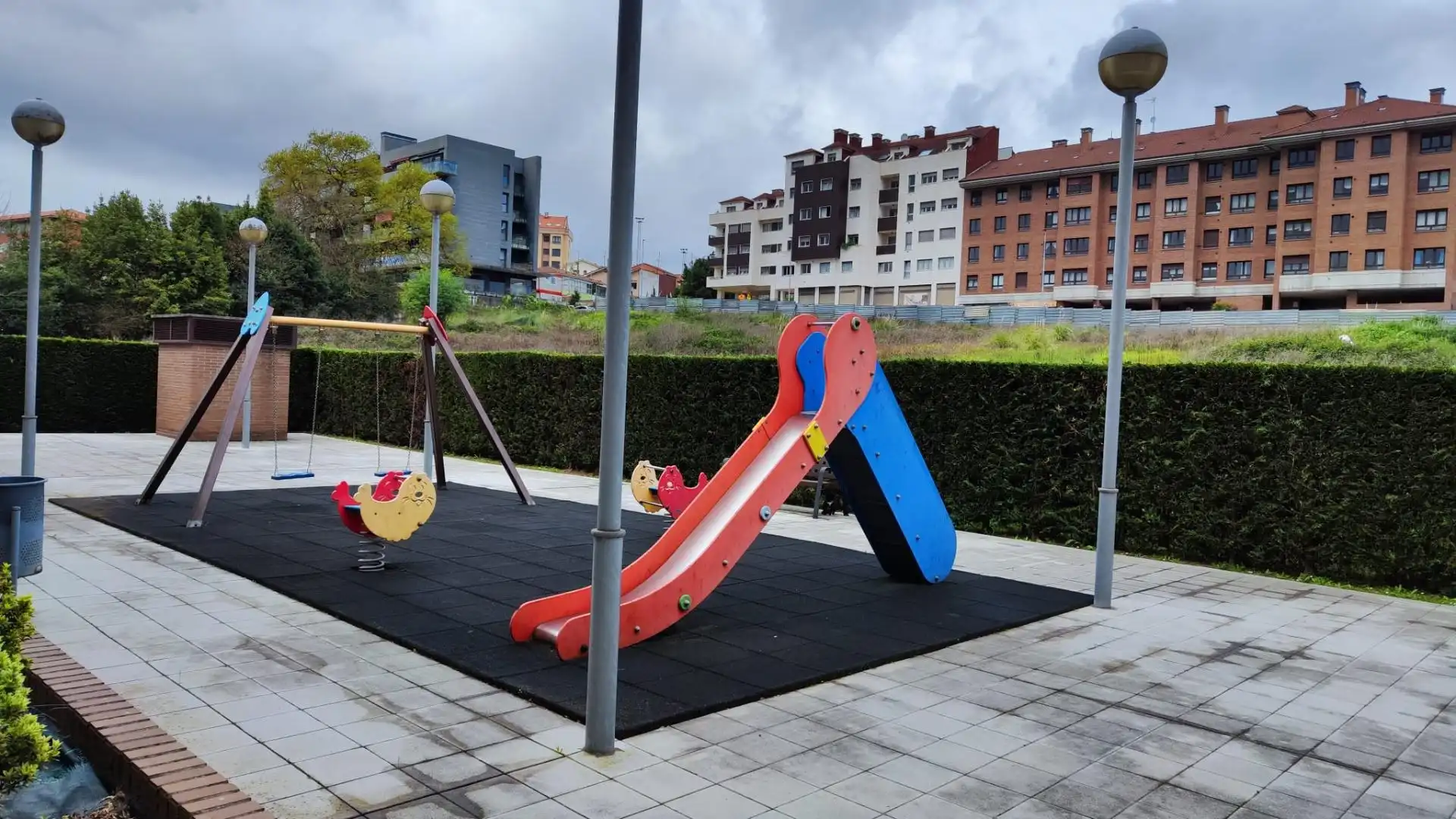 Pis en venda a Calle de Albuquerque, 14, Viesques Aparcament de Pis en venda en Gijón amb Calefacció, Jardí privat i Parquet