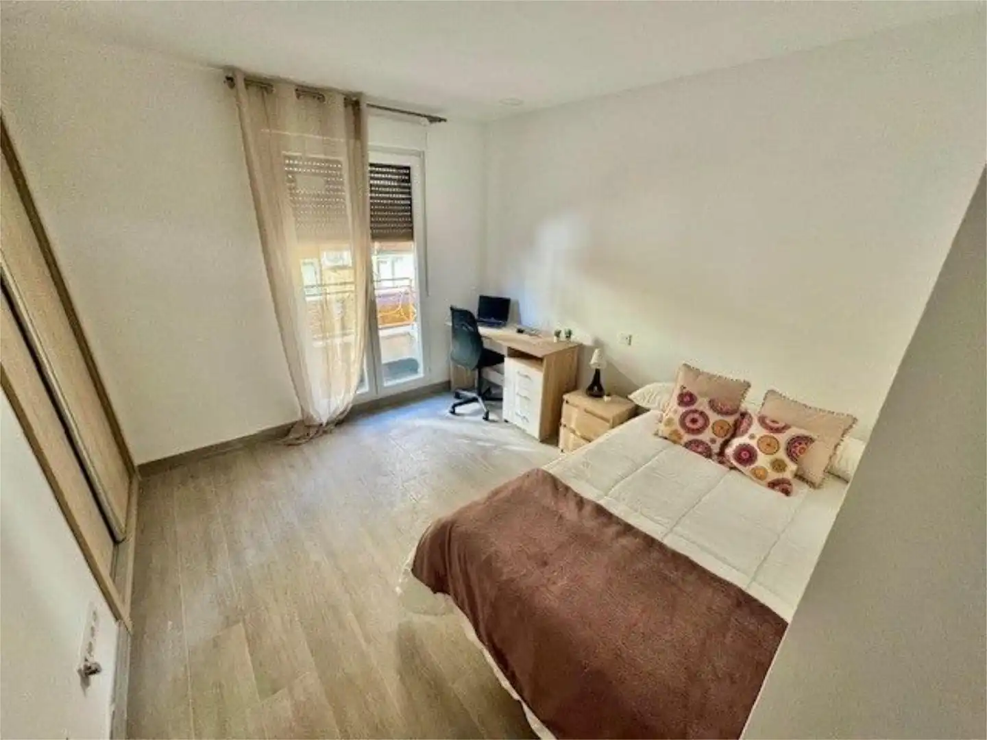 Habitación en Calle Poetas, 3, Casco Antiguo Habitación de Casa adosada para compartir en Leganés con Aire acondicionado, Calefacción y Amueblado