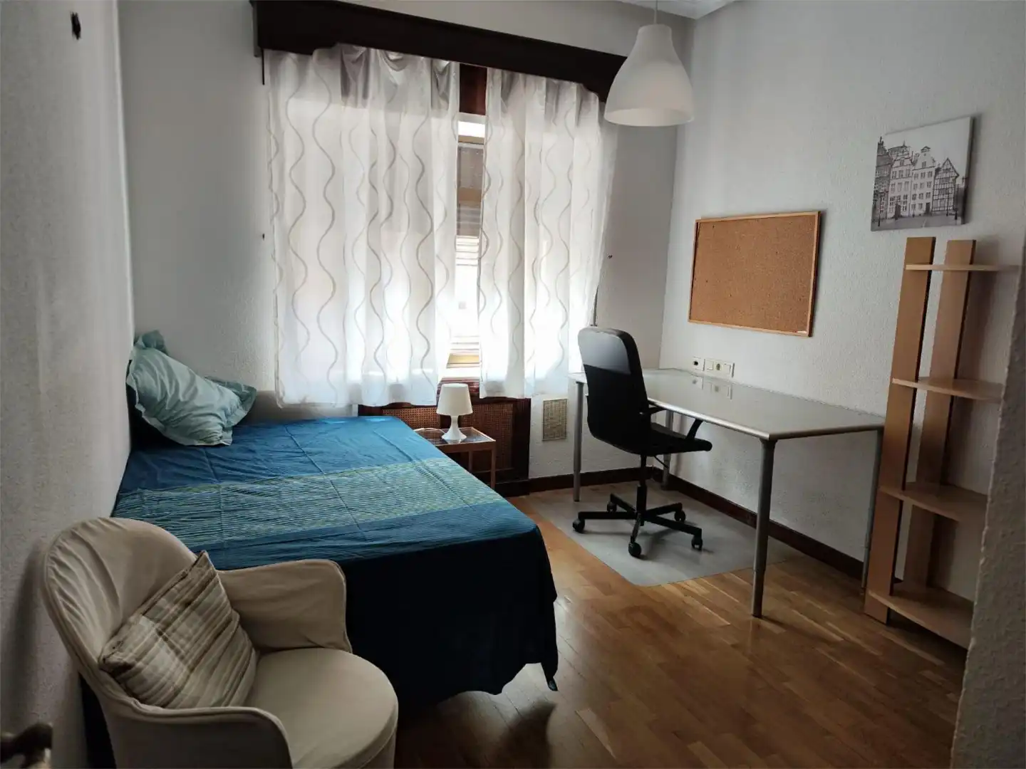 Dormitori de Pis de lloguer en Salamanca Capital amb Balcó