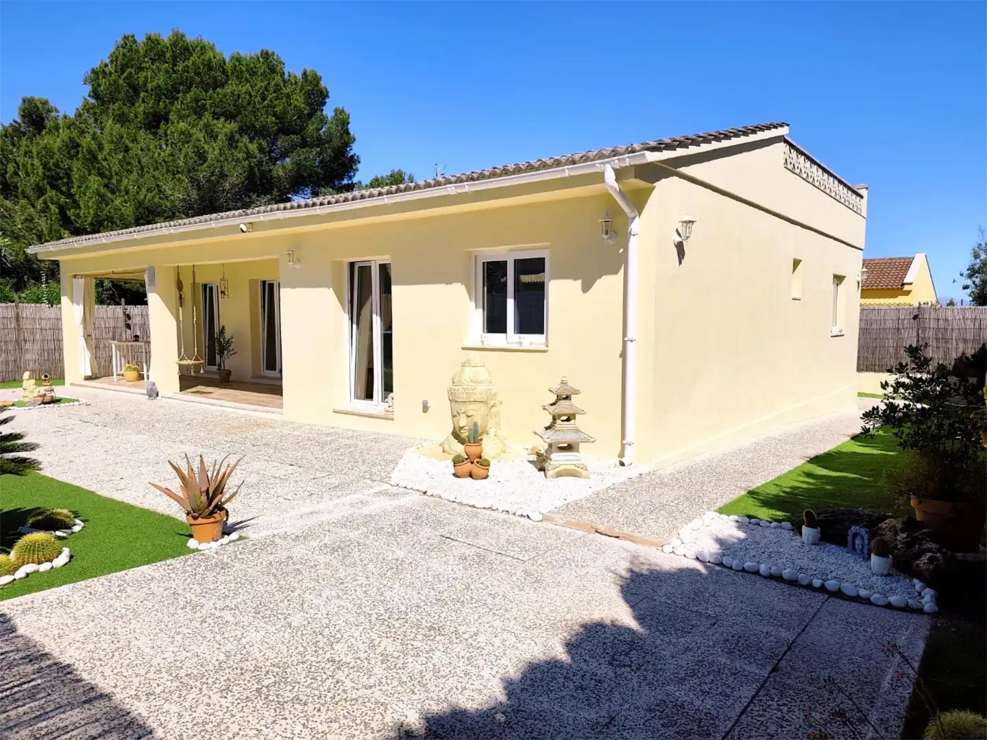 Houses for sale in Carrer de Centaure, 20, Badia Blava - Badia Gran - Tolleric Exterior view of Houses for sale in Llucmajor with Air Conditioner, Terrace and Swimming Pool