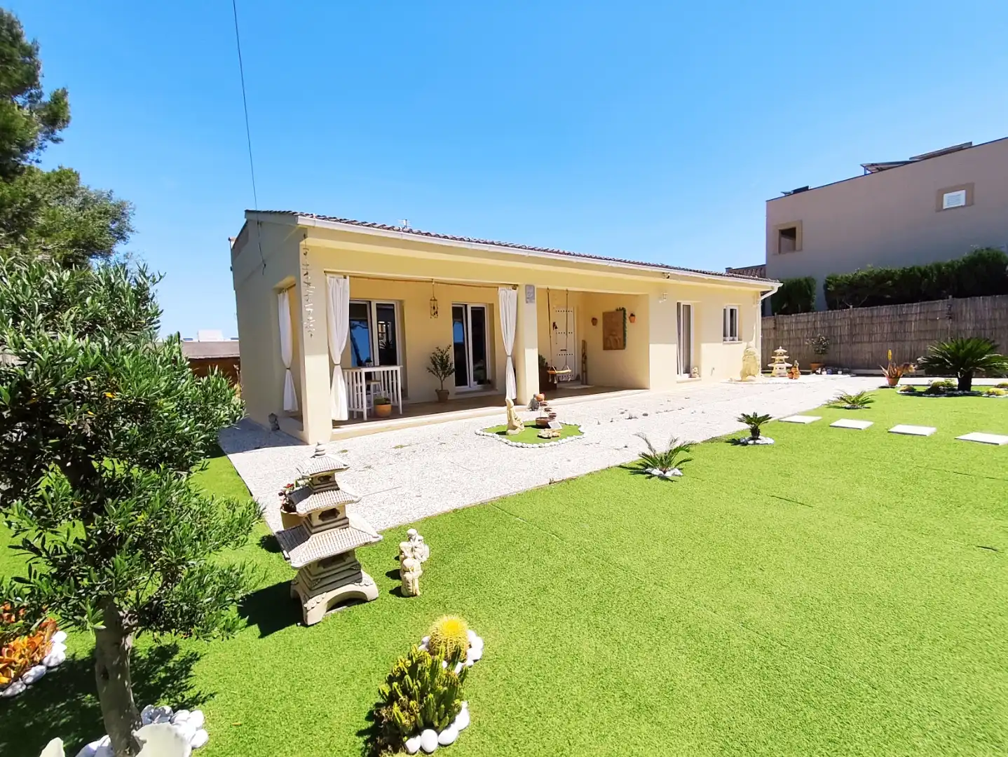 Houses for sale in Carrer de Centaure, 20, Badia Blava - Badia Gran - Tolleric Exterior view of Houses for sale in Llucmajor with Air Conditioner, Terrace and Swimming Pool