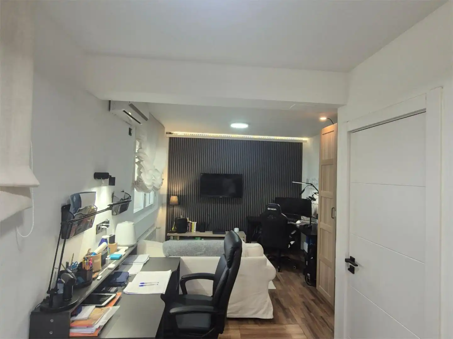 Pis en venda a Pueblo Sala d'estar de Pis en venda en Pozuelo de Alarcón amb Aire condicionat, Calefacció i Jardí privat