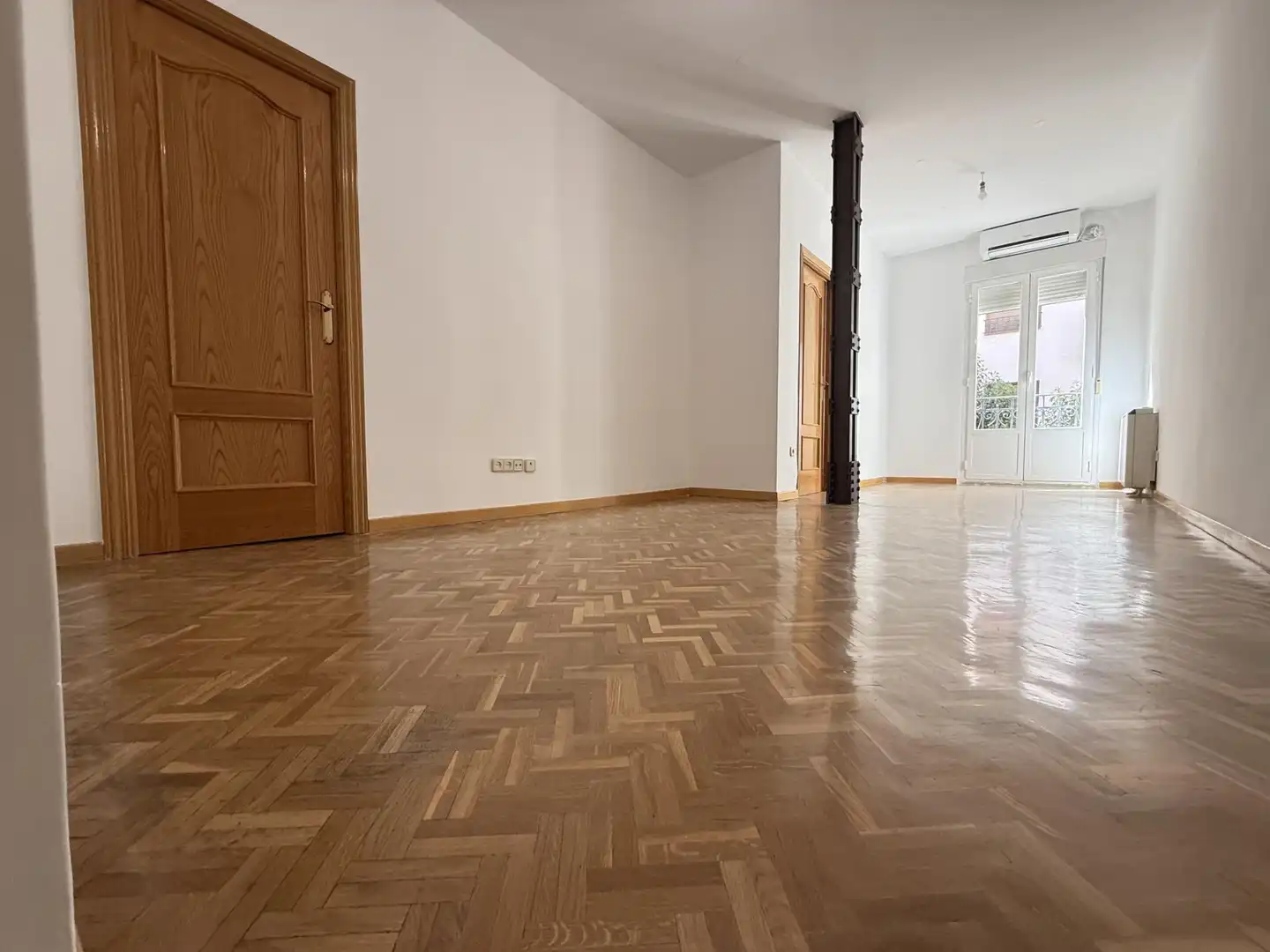 Flat for sale in  Madrid Capital  with Air Conditioner and Balcony