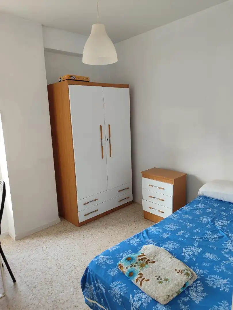 Pis de lloguer a Calle Luis Ortega Bru, 2, San Carlos - San José Dormitori de Pis de lloguer en Sevilla Capital amb Aire condicionat, Moblat i Rentadora