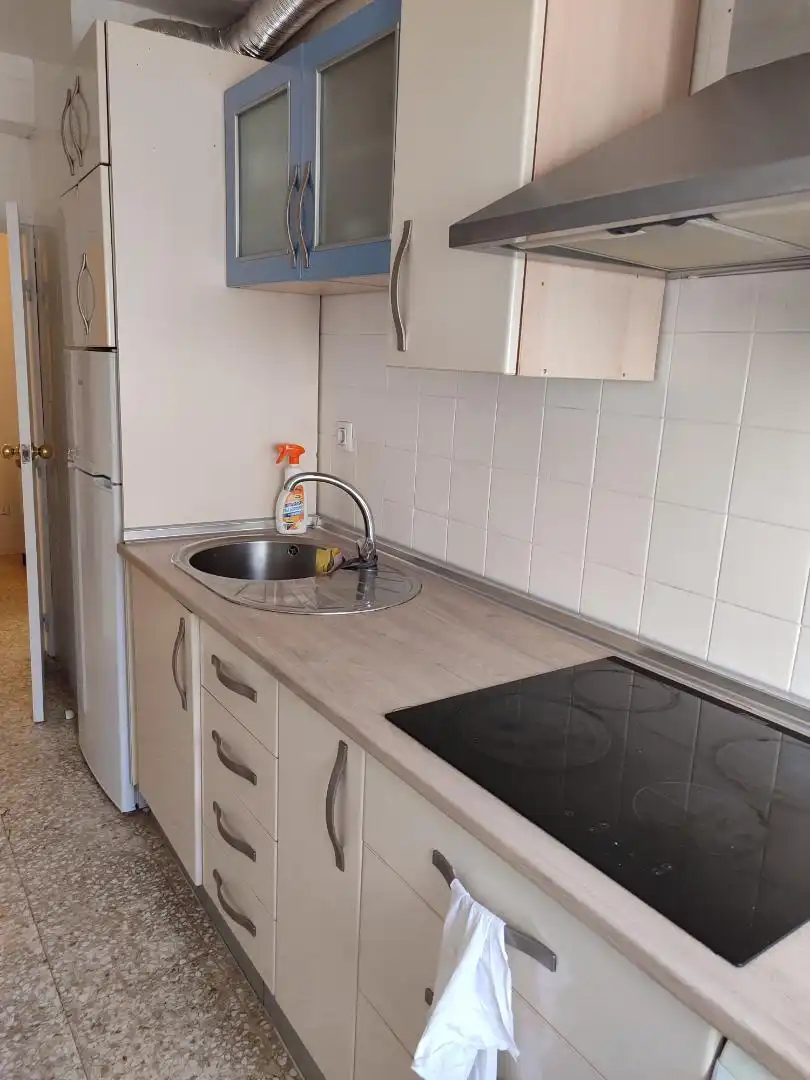 Piso de alquiler en Calle Luis Ortega Bru, 2, San Carlos - San José Cocina de Piso de alquiler en Sevilla con Aire acondicionado, Amueblado y Lavadora