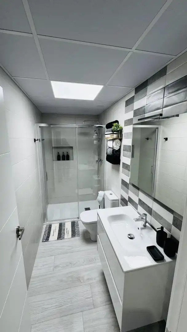 Baño de Piso de alquiler en Bullas con Aire acondicionado, Terraza y Balcón