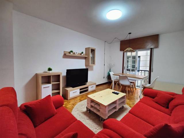 Piso en Alquiler en Rúa Licenciado Francisco de Paula Cousiño, 4 en Centro - Echegaray