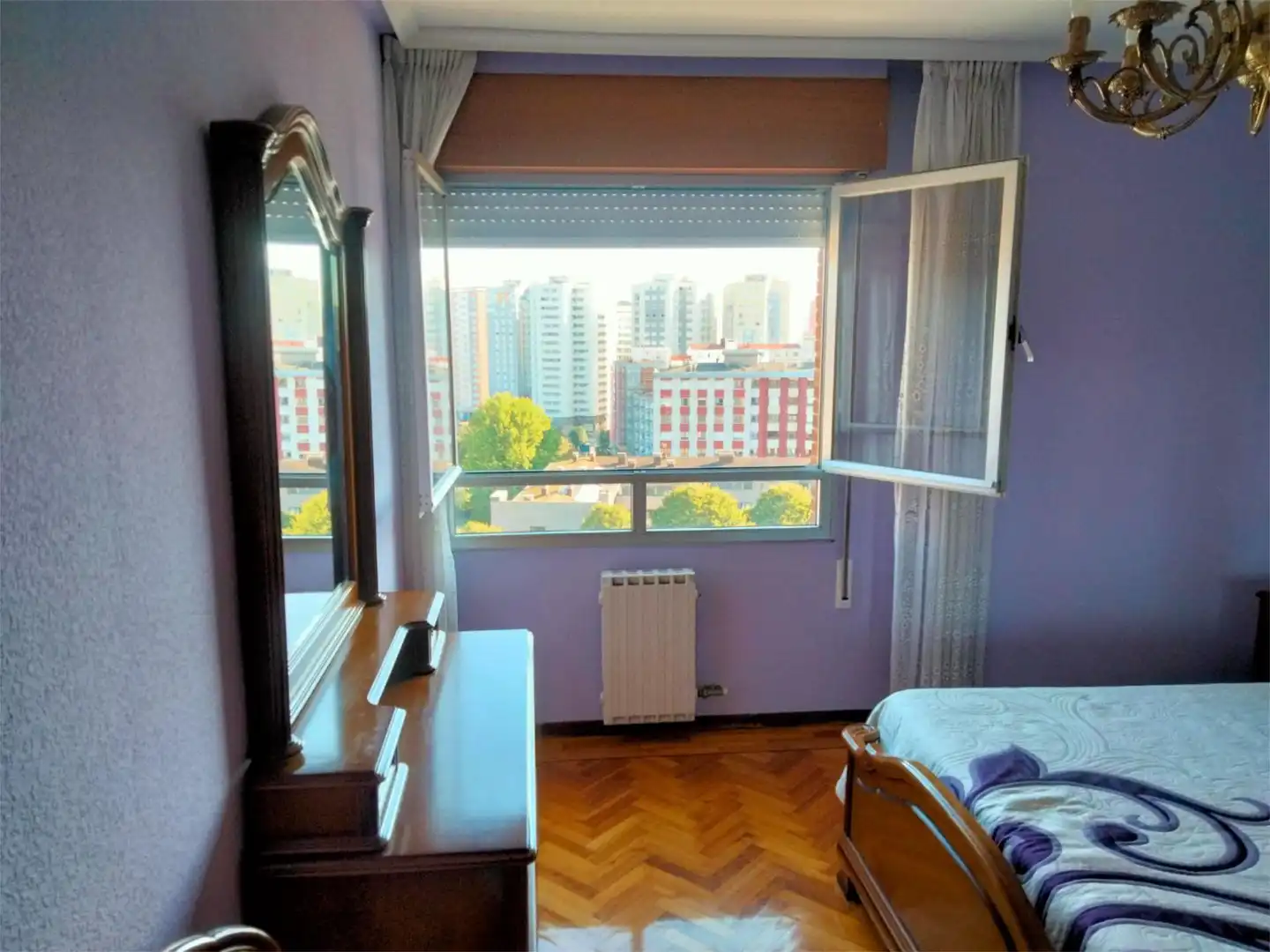 Pis en venda a Calle Puerto de Somiedo, 2, El Polígono Dormitori de Pis en venda en Gijón amb Calefacció, Parquet i Traster