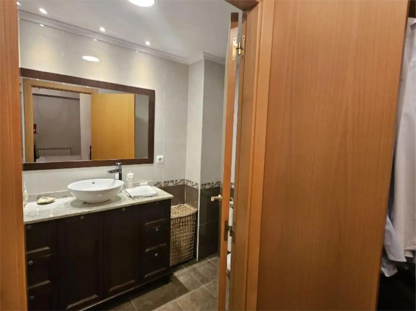 Flat for sale in Viella - Granda - Meres Bathroom of Flat for sale in Siero with Heating, Private garden and Parquet flooring