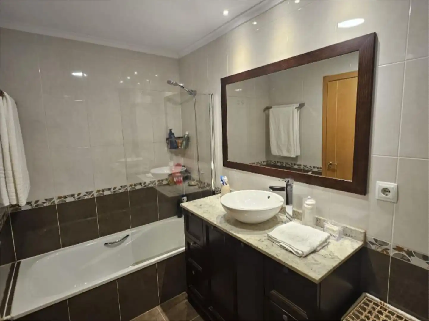 Flat for sale in Viella - Granda - Meres Bathroom of Flat for sale in Siero with Heating, Private garden and Parquet flooring