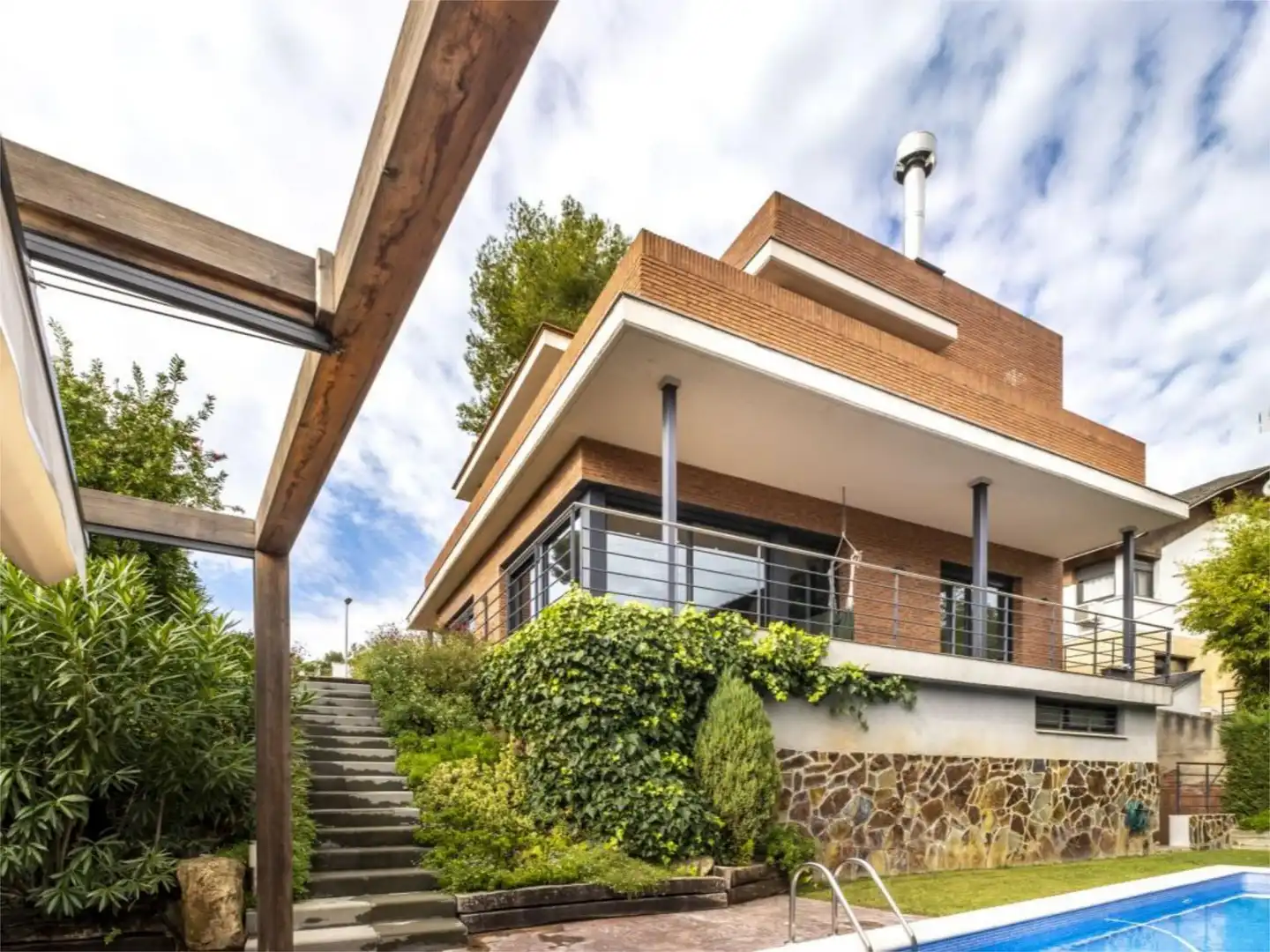Casa o chalet en venta en Carrer de la Mata, 5, Golf - Can Trabal Vista exterior de Casa o chalet en venta en Sant Cugat del Vallès con Aire acondicionado, Calefacción y Jardín privado