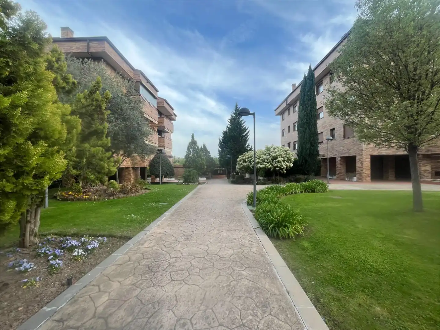 Außenansicht von Wohnung zum Verkauf in Pozuelo de Alarcón mit Klimaanlage und Terrasse