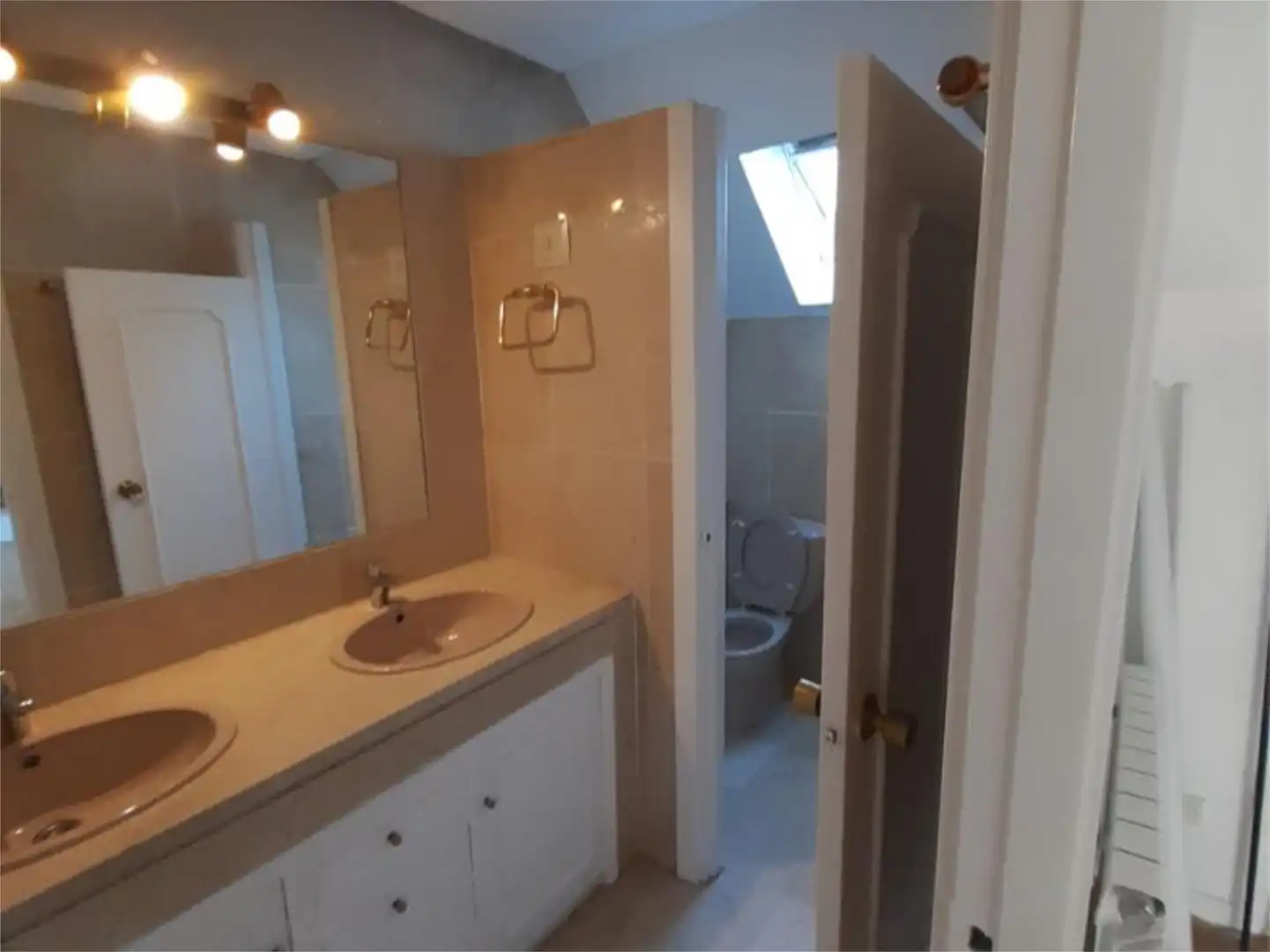Casa o chalet de alquiler en Calle de Cuesta Blanca, 43, El Soto de la Moraleja Baño de Casa o chalet de alquiler en La Moraleja con Aire acondicionado, Calefacción y Jardín privado