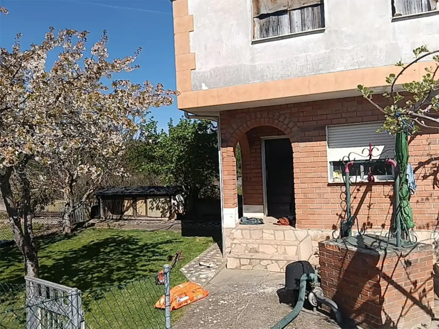 Casa o chalet en venta en Carretera Albares, Torre del Bierzo Vista exterior de Casa o chalet en venta en Torre del Bierzo con Jardín privado, Terraza y Piscina