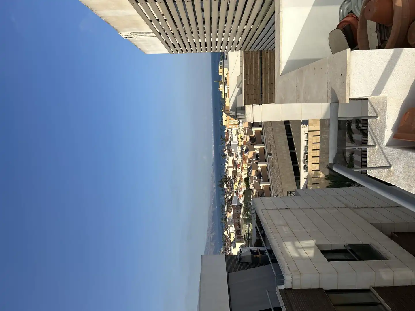 Außenansicht von Wohnung zur Miete in Roquetas de Mar mit Klimaanlage, Heizung und Terrasse