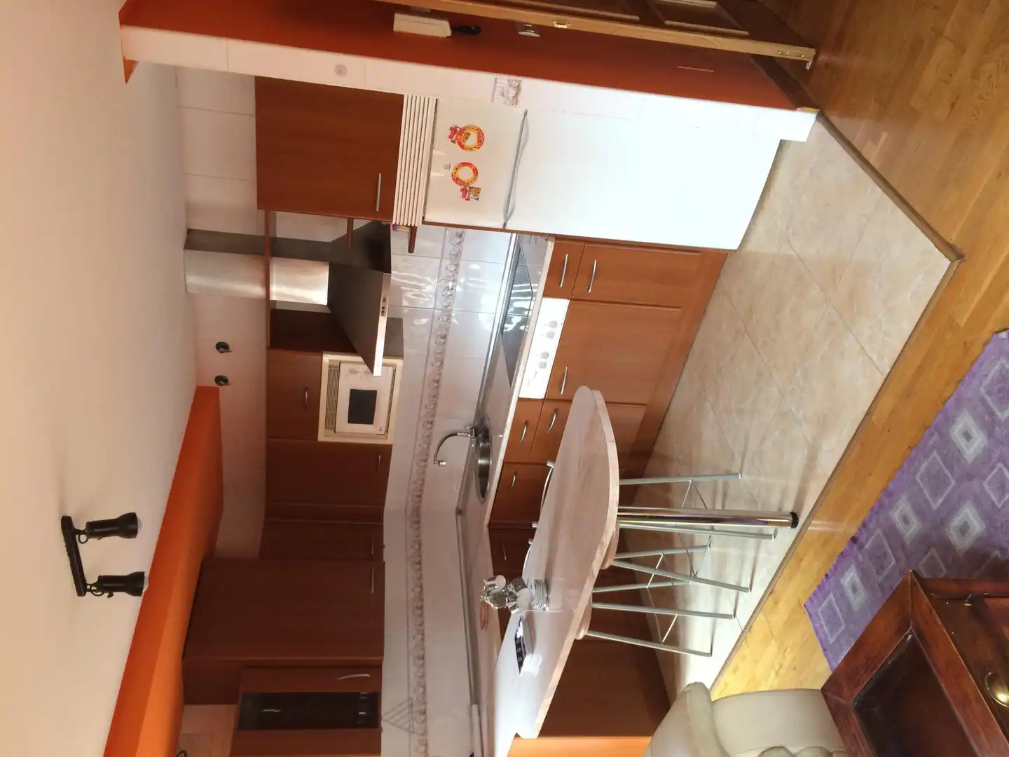 Cuina de Apartament de lloguer en León Capital  amb Calefacció, Parquet i Terrassa