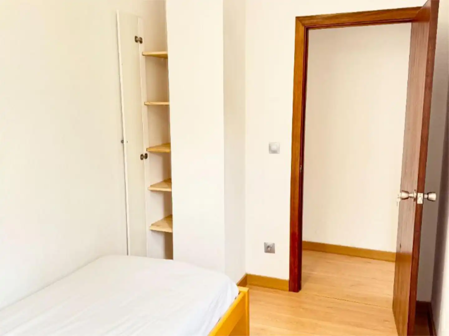 Flat for rent in Calle Gutiérrez Solana, 13, Alisal - San Román Flat for rent in Calle Gutiérrez Solana, 13, Alisal - San Román