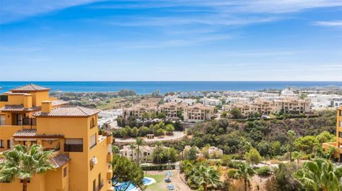 Foto 5 de Dúplex en venda a Calle Alpandeire, 11, La Concha - Resina Golf, Estepona