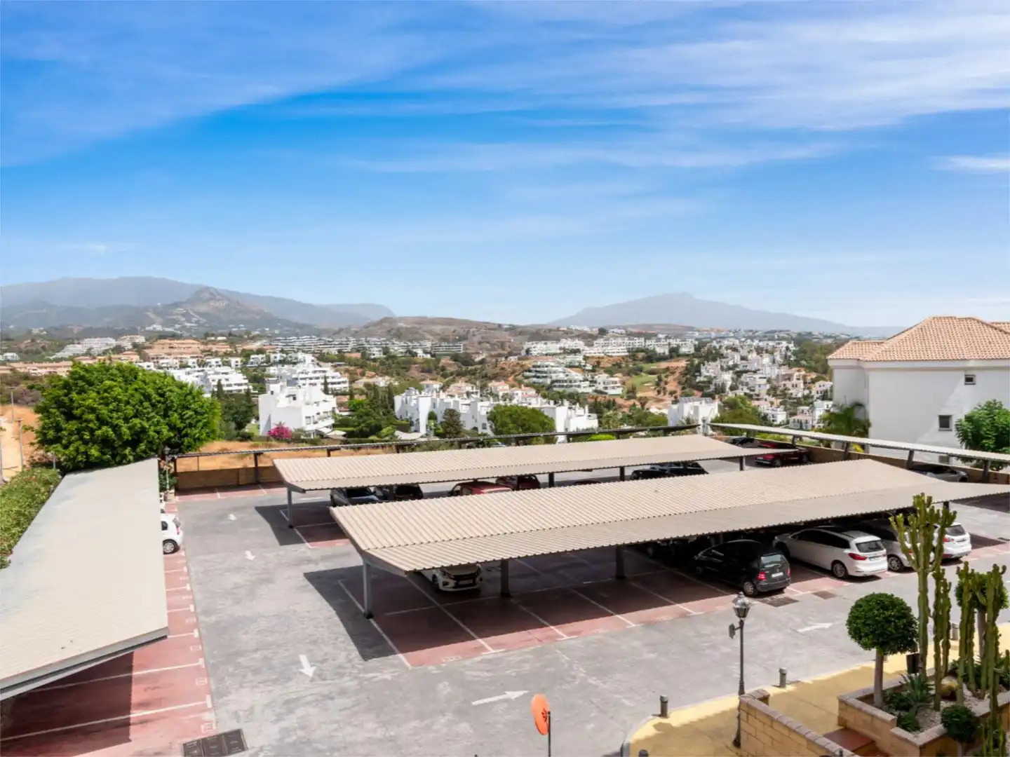 Dúplex en venda a Calle Alpandeire, 11, La Concha - Resina Golf Aparcament de Dúplex en venda en Estepona amb Aire condicionat, Calefacció i Terrassa
