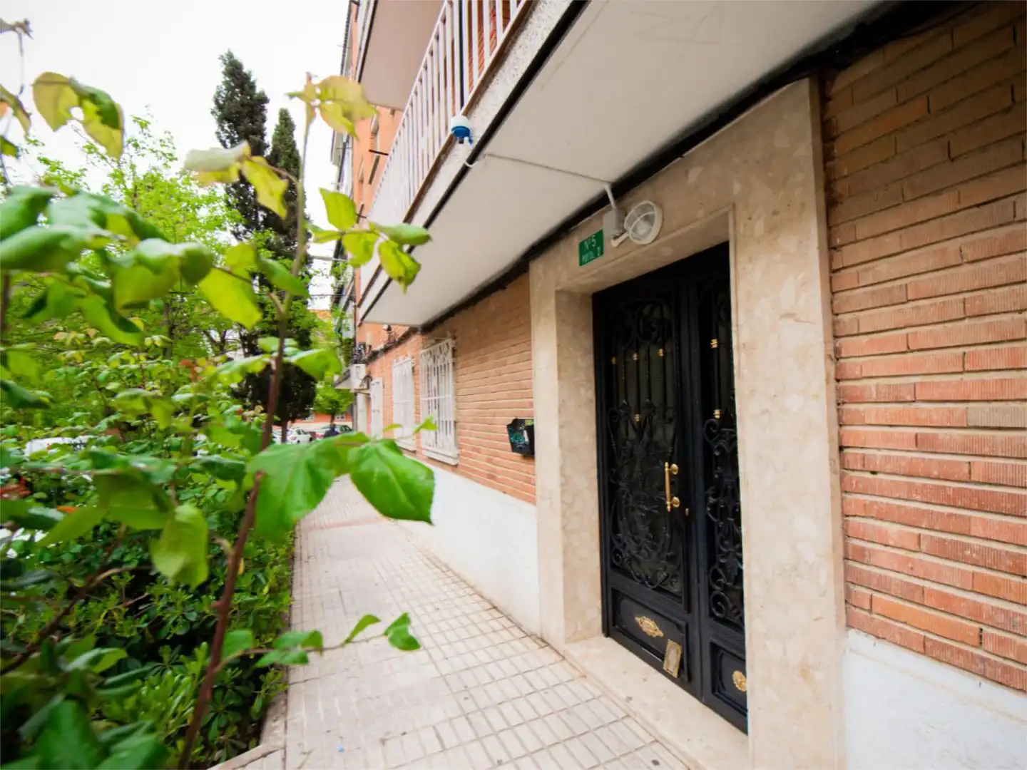 Pis en venda a Montserrat - Parque Empresarial Vista exterior de Pis en venda en San Fernando de Henares amb Balcó