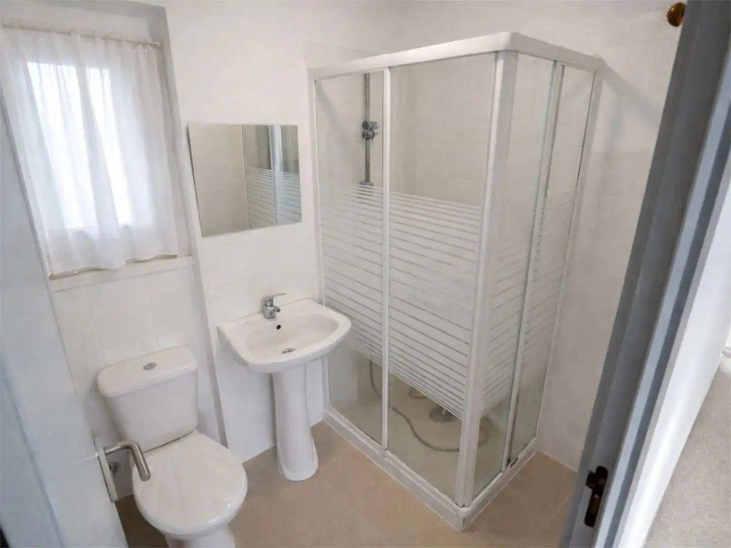 Wohnung zum Verkauf in Avenida da Coruña, 20, O Burgo - Campus Universitario Badezimmer von Wohnung zum Verkauf in Pontevedra Capital mit Terrasse, Möbliert und Balkon