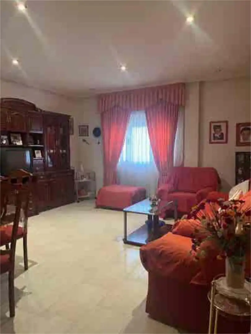 Sala d'estar de Casa adosada en venda en Pedrajas de San Esteban amb Calefacció, Terrassa i Moblat