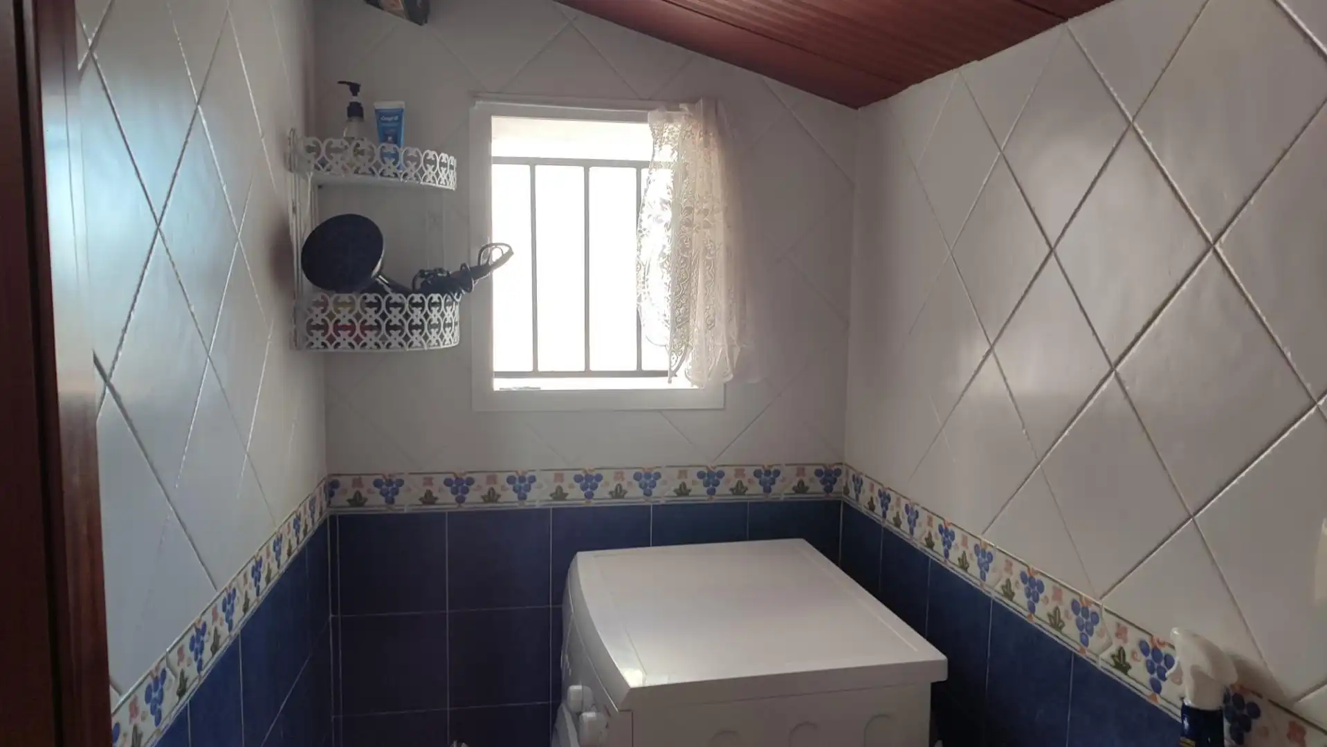 Casa adosada en venta en de atrás, 23, Feria Baño de Casa adosada en venta en Feria con Amueblado