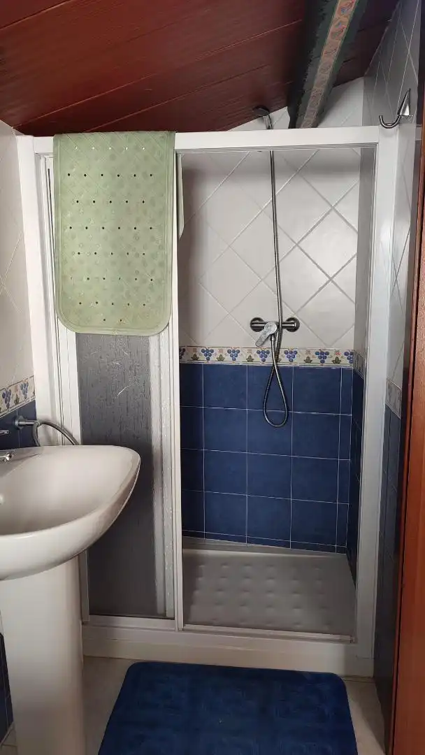 Casa adosada en venta en de atrás, 23, Feria Baño de Casa adosada en venta en Feria con Amueblado