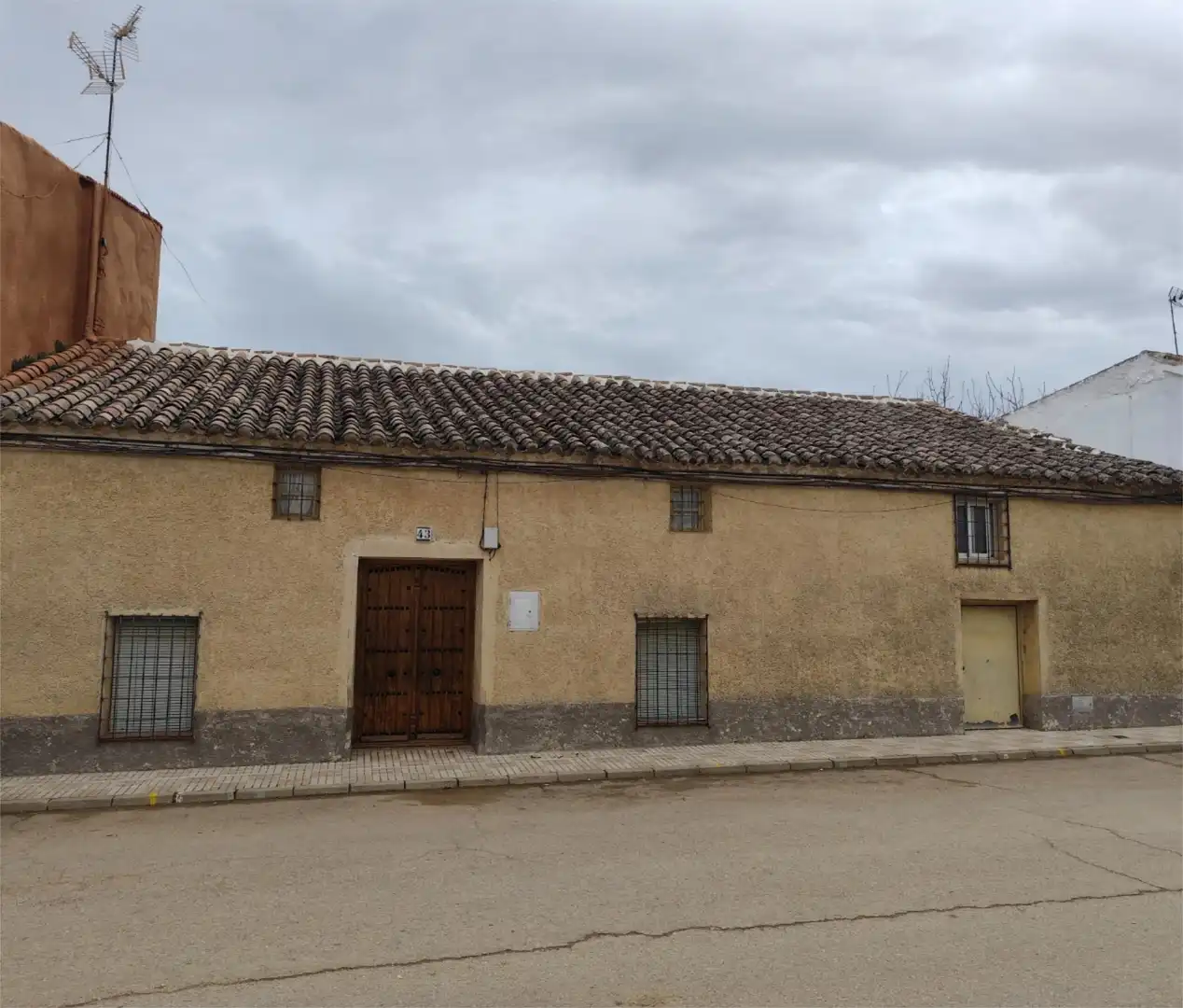 Außenansicht von Country house zum Verkauf in Villahermosa mit Abstellraum