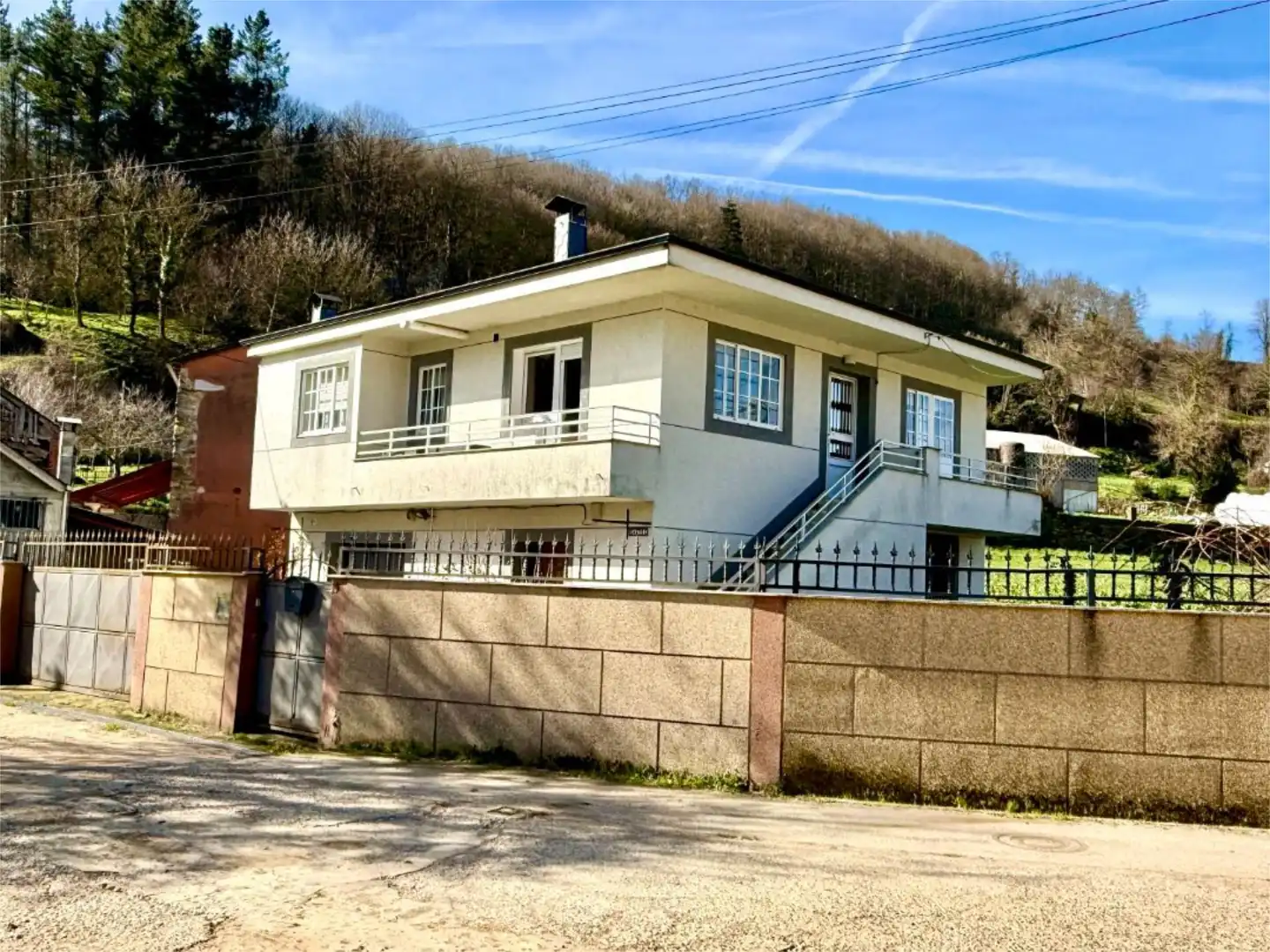 Vista exterior de Casa o chalet en venta en Becerreá con Terraza y Balcón