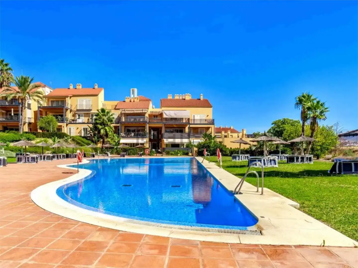 Schwimmbecken von Wohnung zum Verkauf in Alhaurín de la Torre mit Heizung, Privatgarten und Terrasse