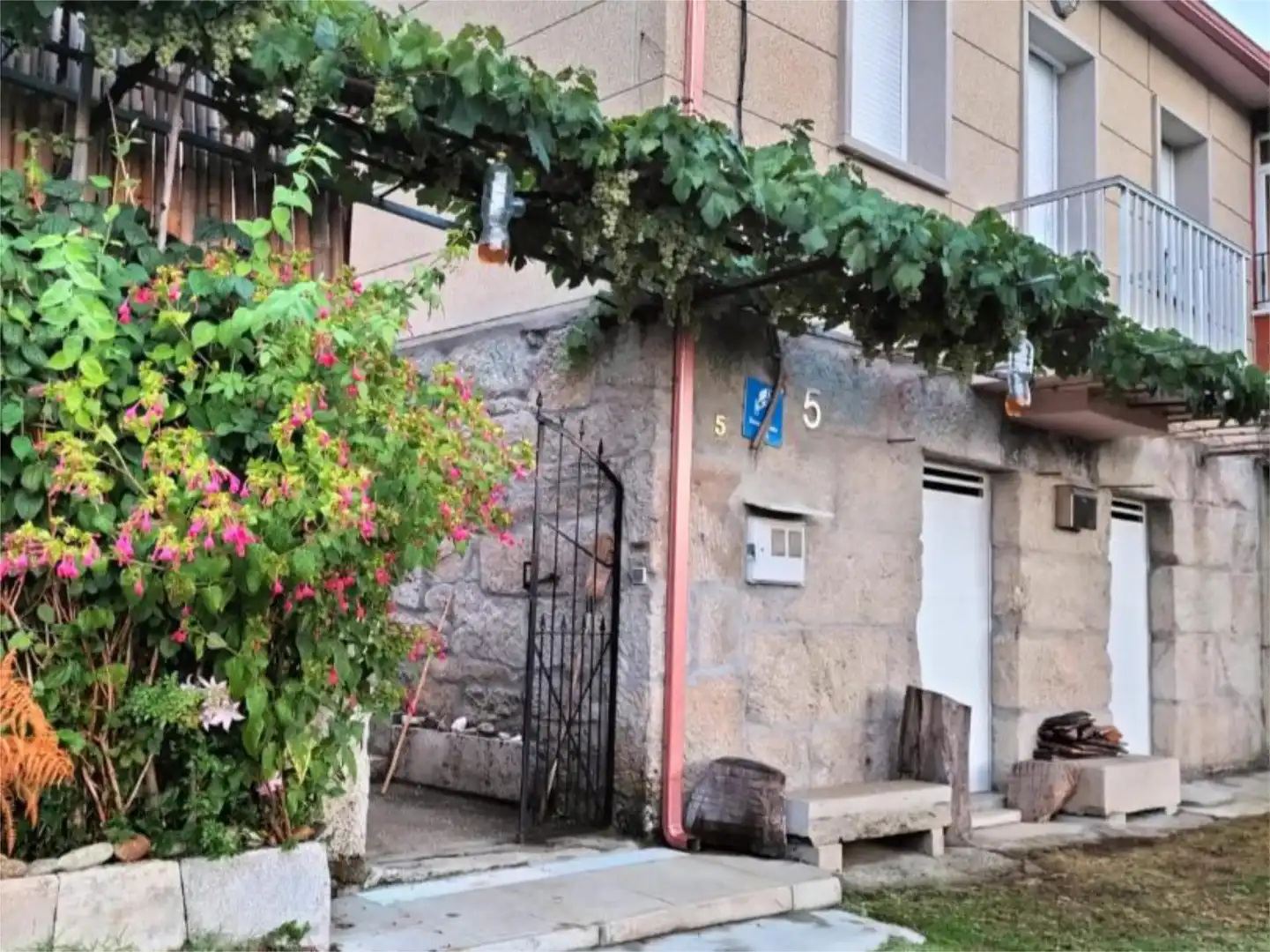 Exterior view of Single-family semi-detached for sale in Crecente  with Private garden, Terrace and Storage room