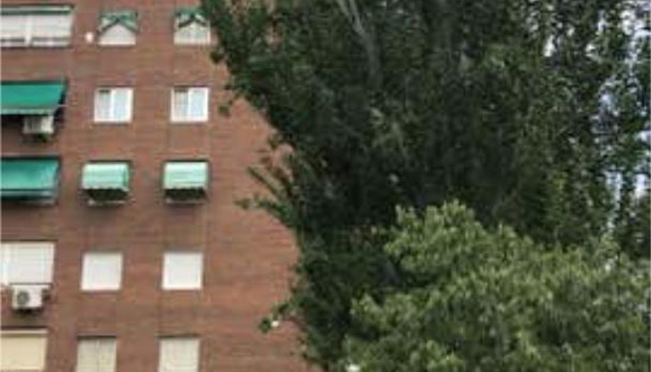 Garaje de alquiler en Media Legua, Madrid Capital - imagen 1 Foto 1 de Garaje de alquiler en Media Legua, Madrid Capital