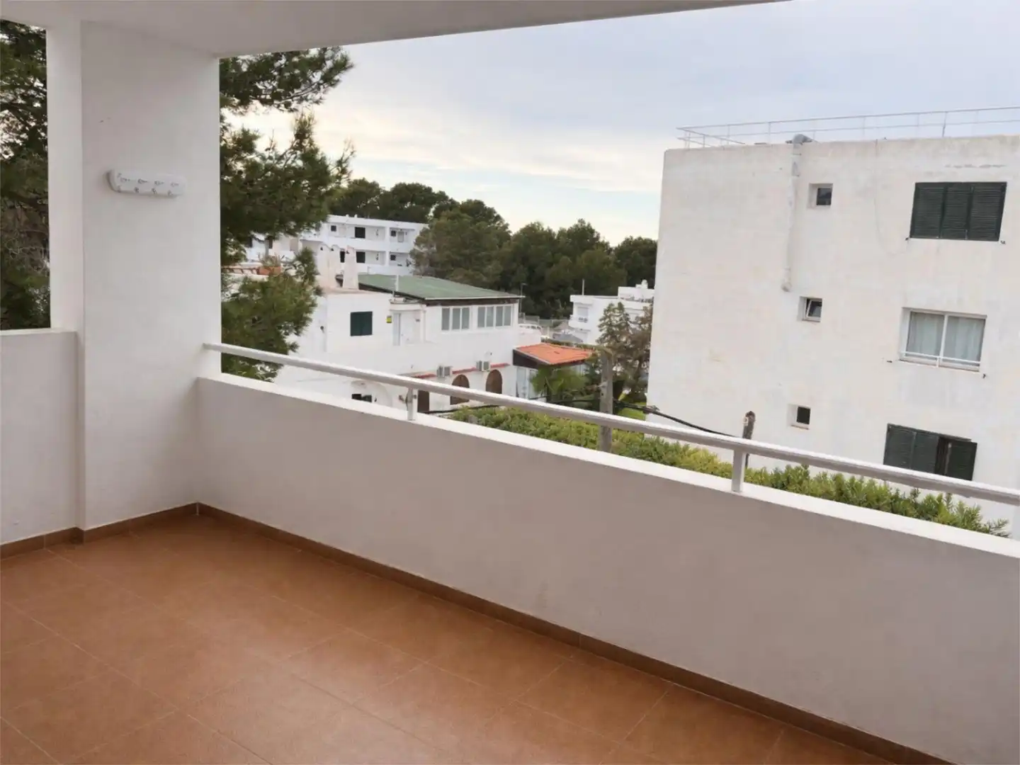 Terrasse von Wohnung zum Verkauf in Sant Josep de sa Talaia mit Klimaanlage, Schwimmbad und Möbliert