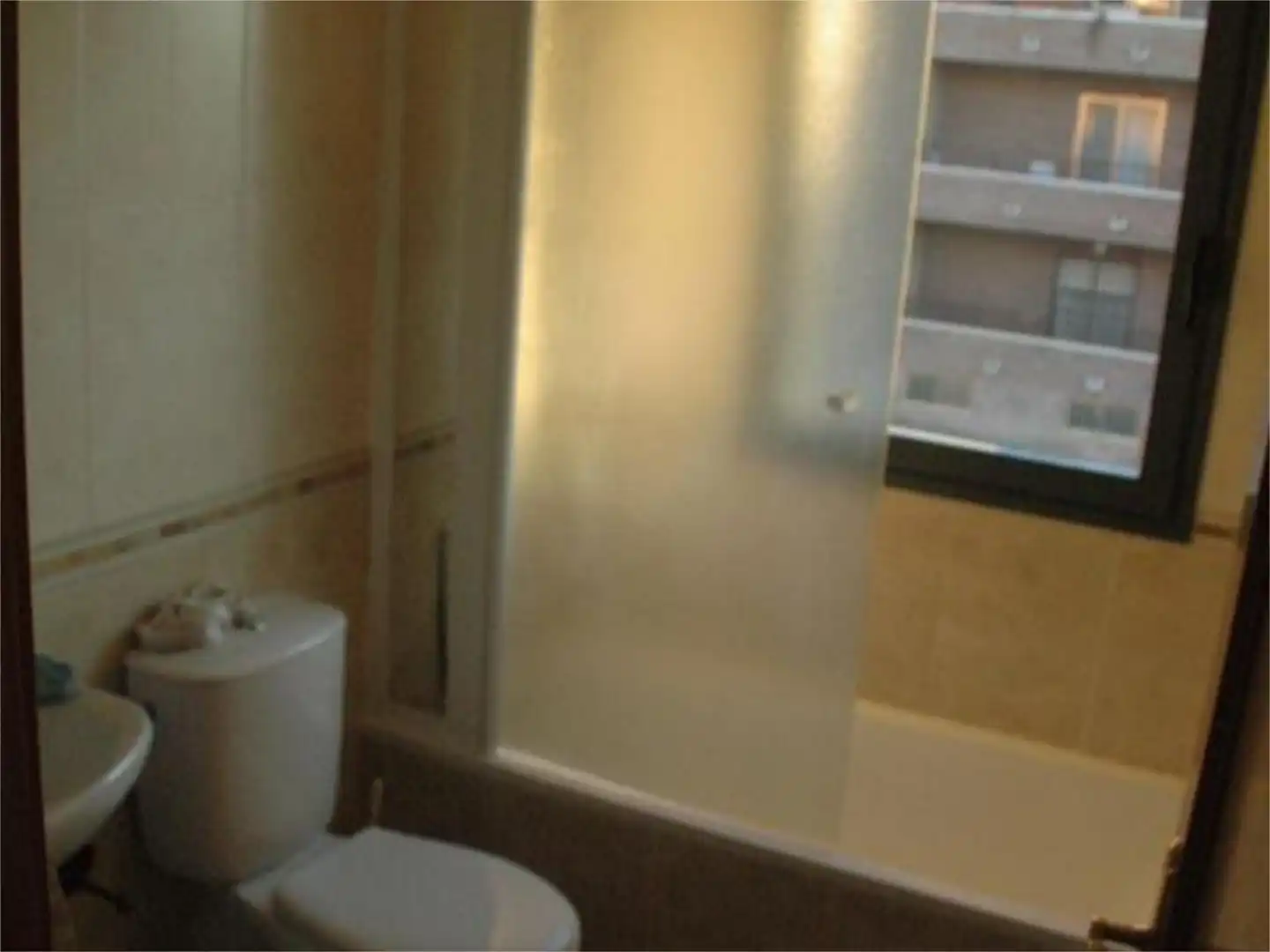 Baño de Piso de alquiler en Tarancón con Calefacción, Parquet y Terraza
