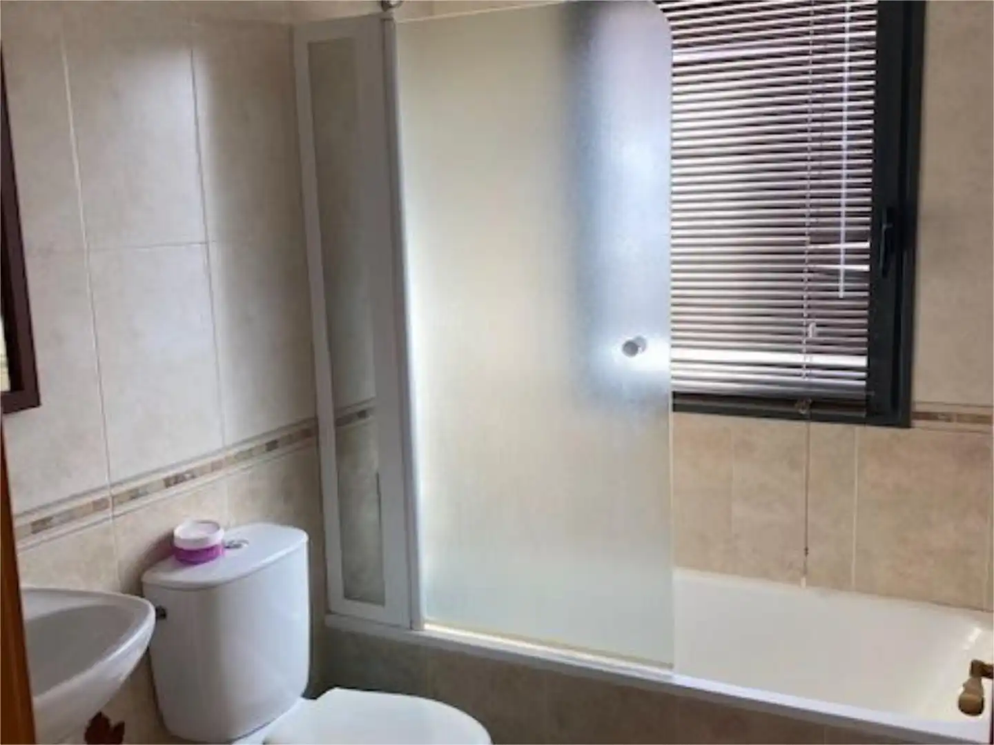 Baño de Piso de alquiler en Tarancón con Calefacción, Parquet y Terraza