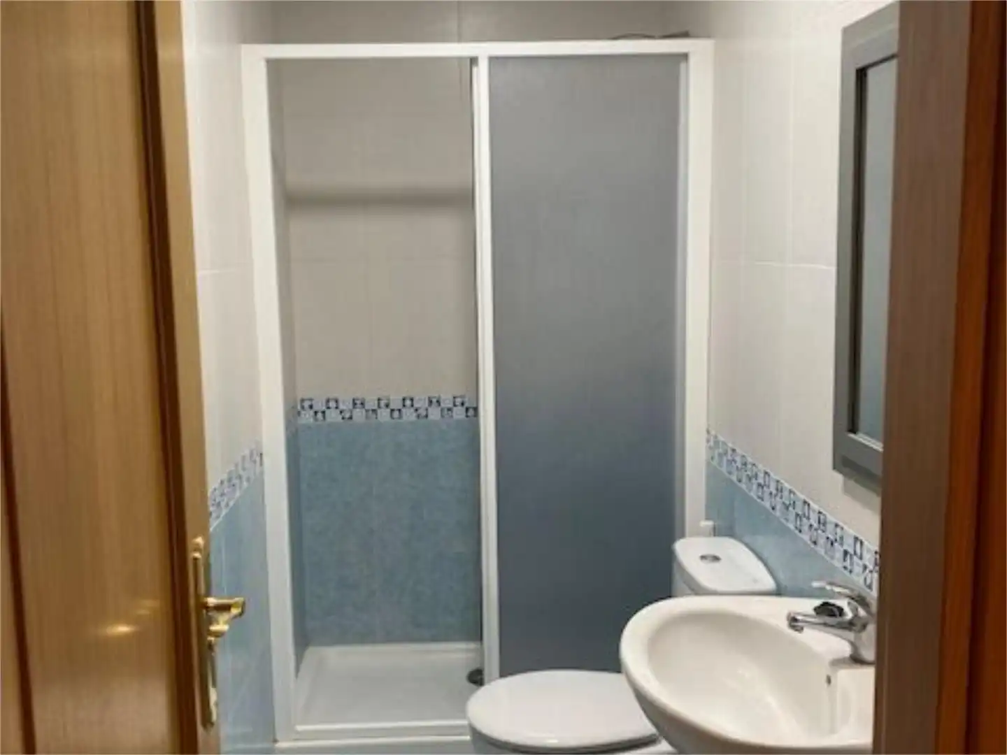 Baño de Piso de alquiler en Tarancón con Calefacción, Parquet y Terraza