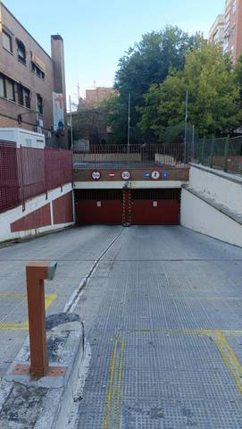 Garaje en Alquiler en Calle de Camarena, 183 en Aluche