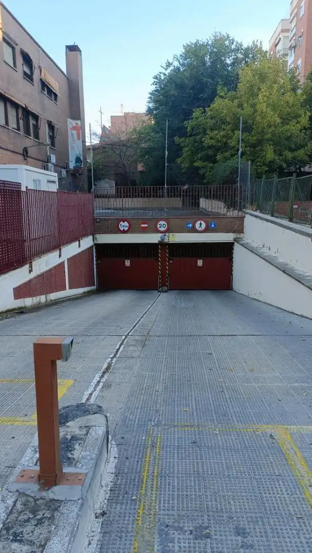 Parking of Garage for rent in  Madrid Capital