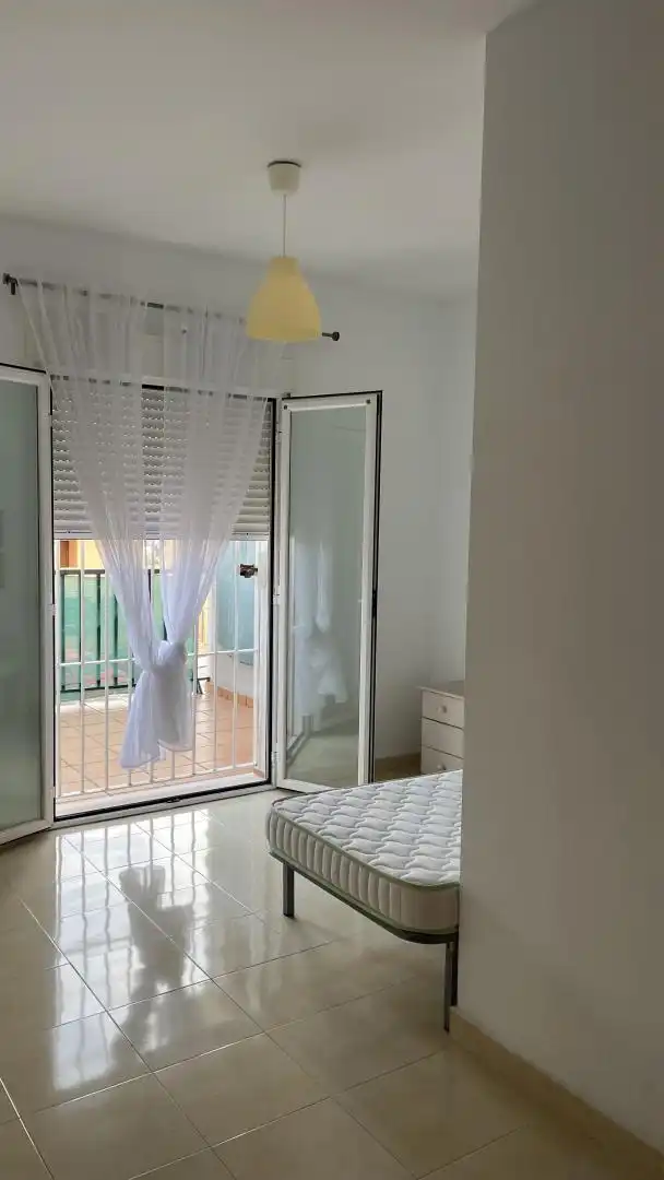 Wohnung zum Verkauf in Calle las Naciones, 8, El Zabal - Santa Margarita Schlafzimmer von Wohnung zum Verkauf in La Línea de la Concepción mit Balkon