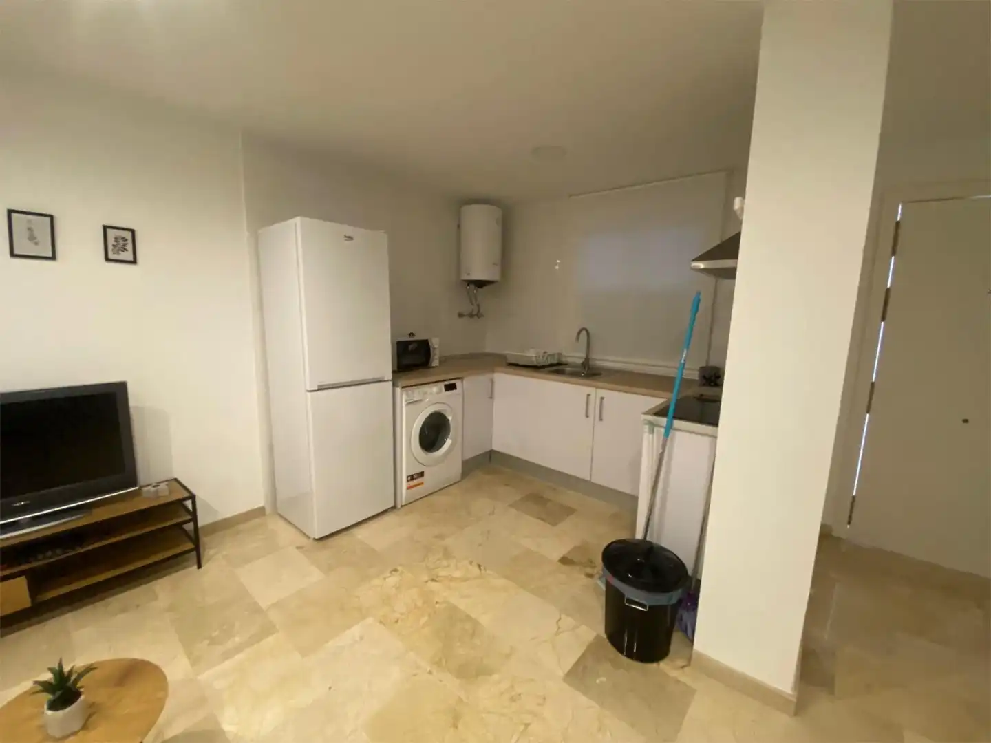 Flat for rent in Calle Sevilla, 21, Aznalcázar Kitchen of Flat for rent in Aznalcázar with Air Conditioner, Heating and Terrace