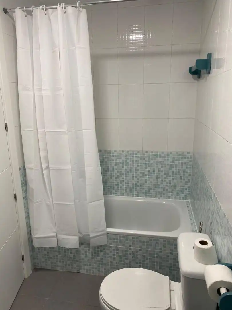Flat for rent in Calle Sevilla, 21, Aznalcázar Bathroom of Flat for rent in Aznalcázar with Air Conditioner, Heating and Terrace